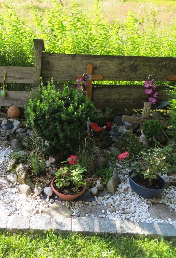 Fotografie von Dinos Grab im Haus