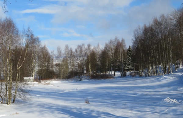 Madeleine und Toni vor einer kleinen Brücke