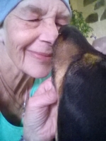 Taya und Ball Madeleine und Taya