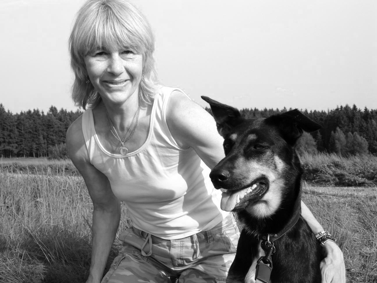 Taya und Frauchen in schwarz und weiß